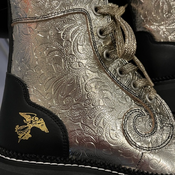 John Fluevog Limited Edition Platinum Derby Boots - Picture 14 of 16